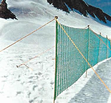 Síťový plot pro zachycení sněhu