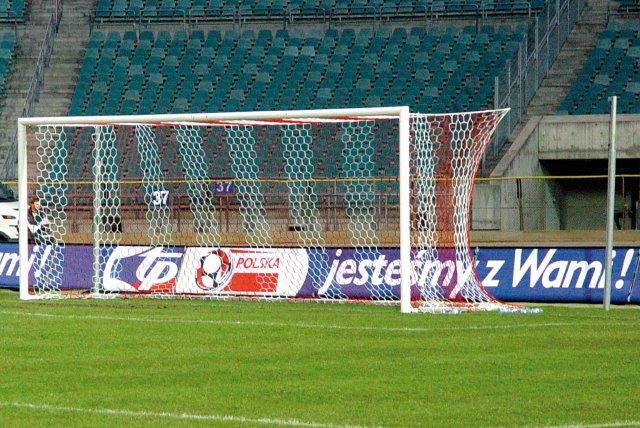 Fotbalová branka FIFA bílá + vypínací tyče 