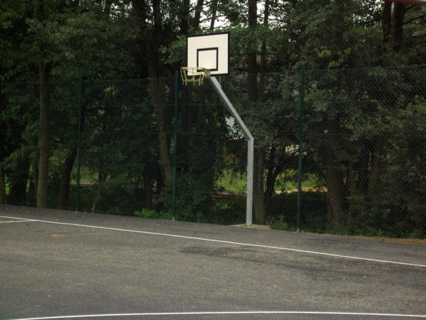 Basketbalová konstrukce na betonovou patku, vysazení 1,25 m