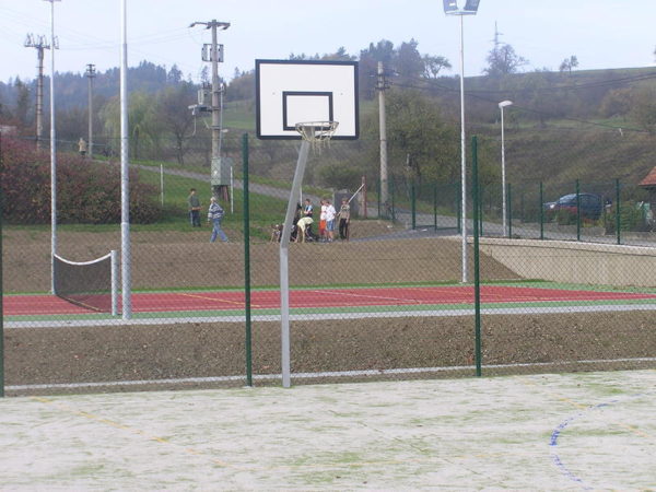 Basketbalová konstrukce, vysazení 145 cm